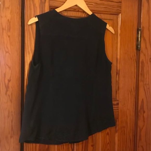 Sleeveless bowtie blouse - made in Canada - Picture 3 of 7